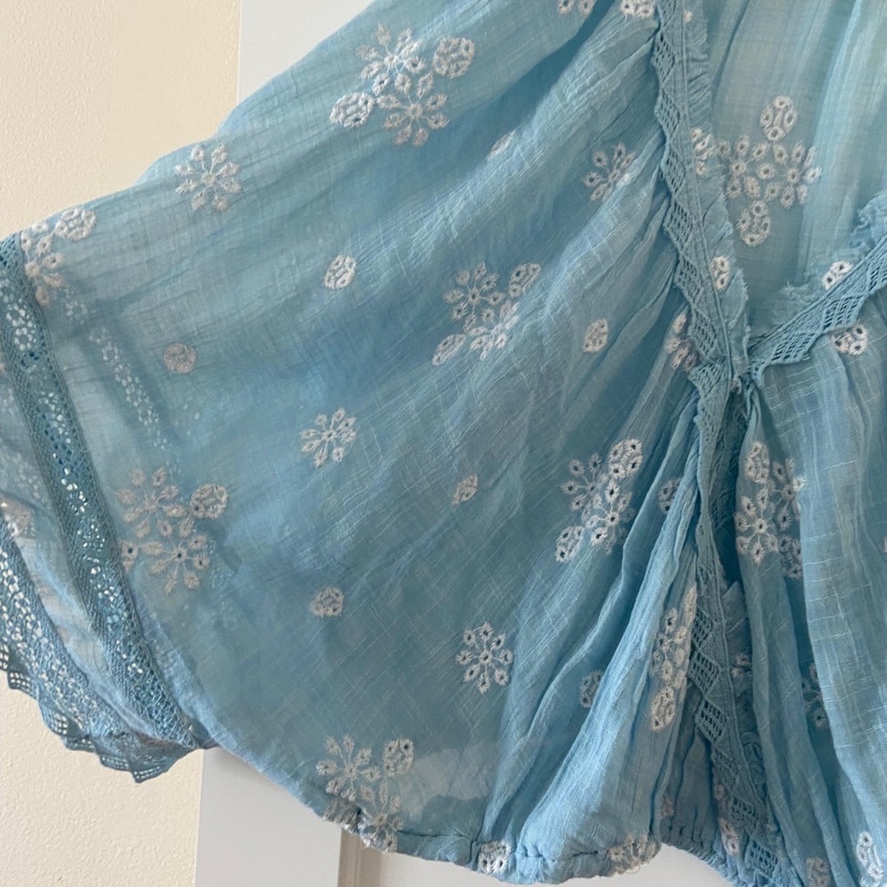 NWOT Free People Blouse blue with emboridery - Picture 3 of 4